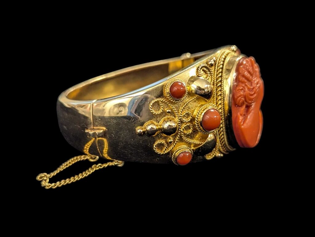 Coral Bracelet 18k Yellow Gold