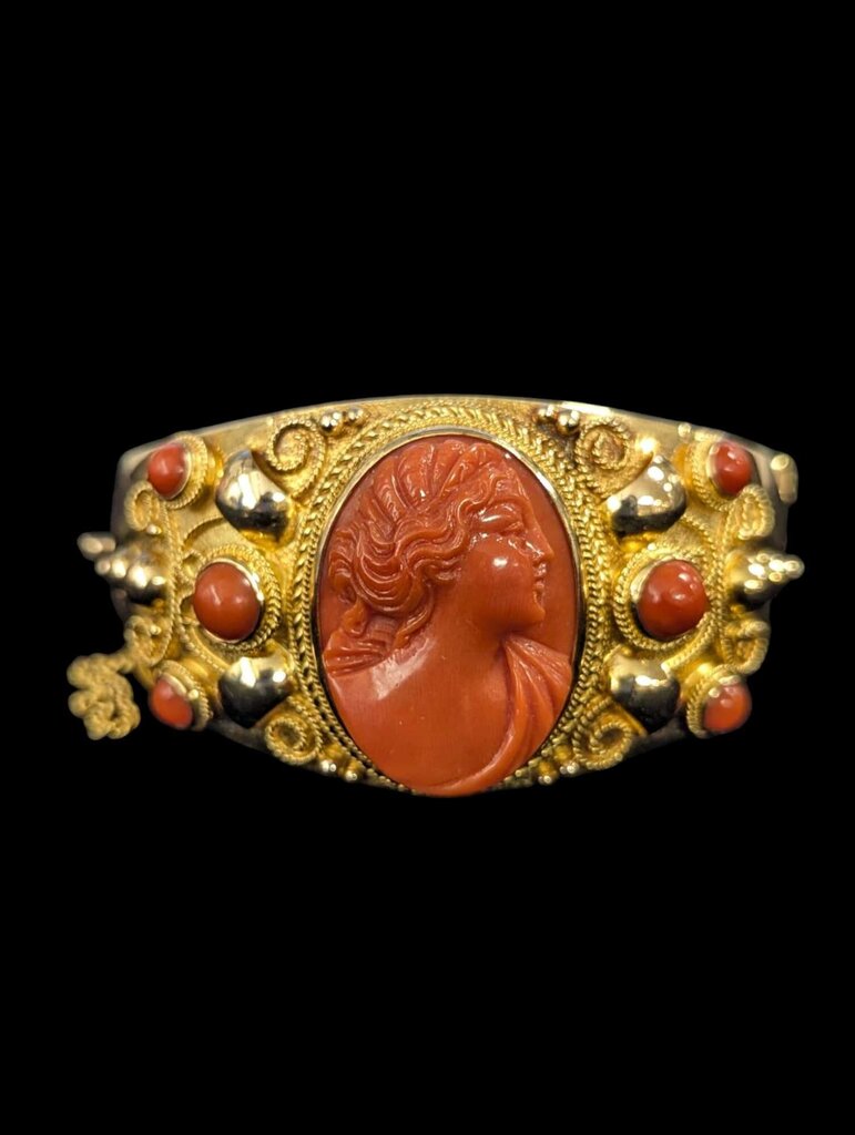 Coral Bracelet 18k Yellow Gold