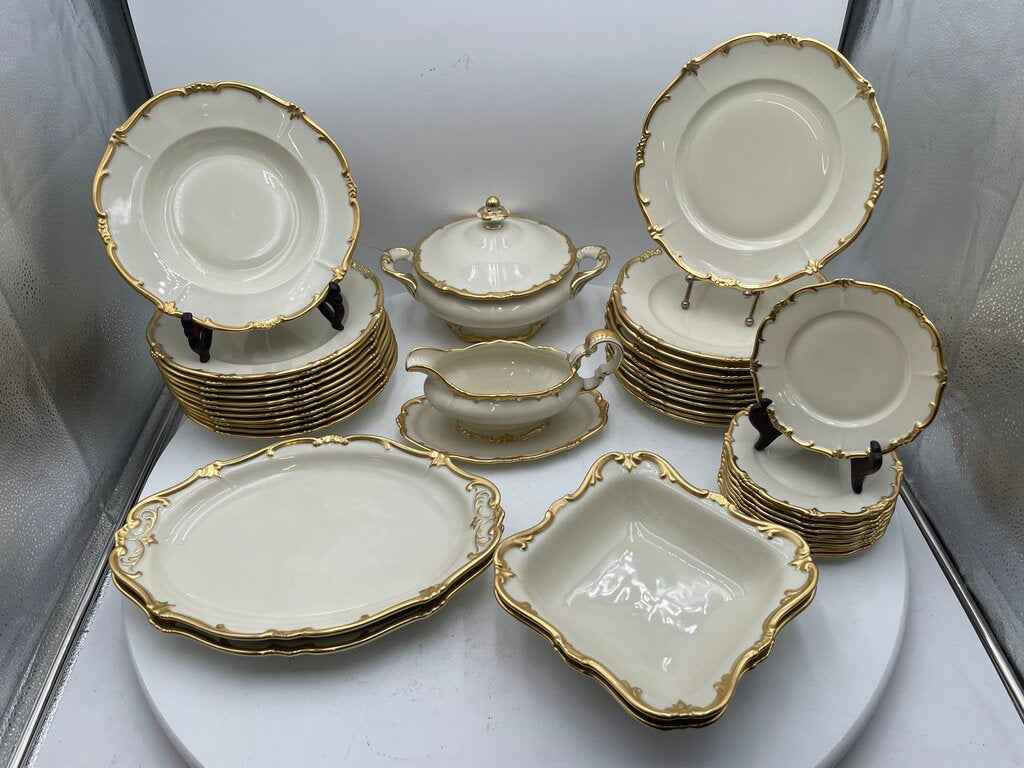 Weimar German Porcelain Katharina #7049 Gold Trim 40Pcs