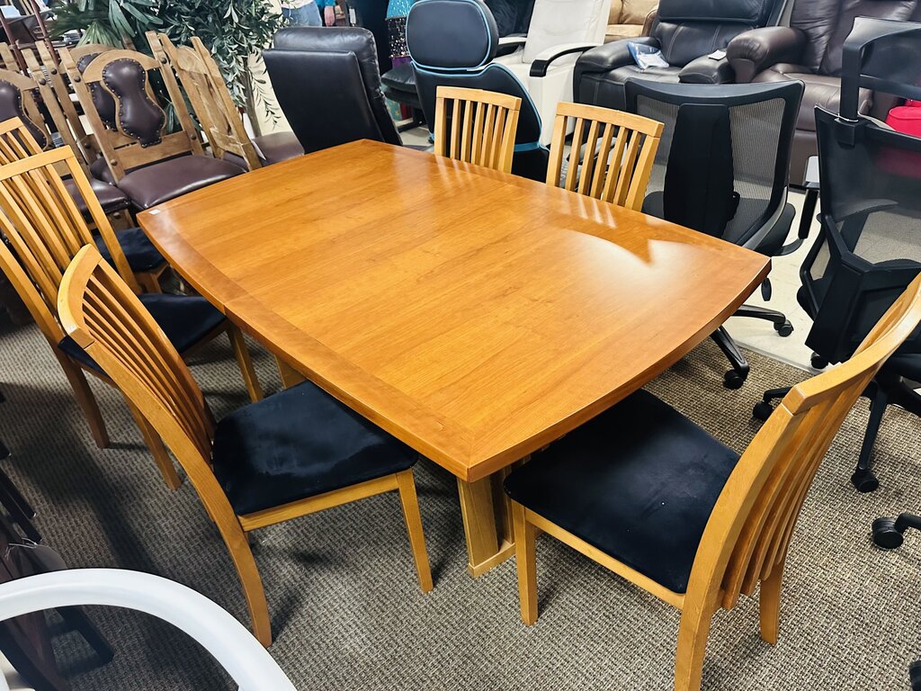 Skovby Extendable Table+ 8 Kirseberg Chairs