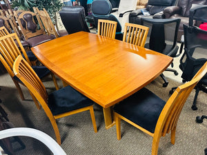 Skovby Extendable Table+ 8 Kirseberg Chairs