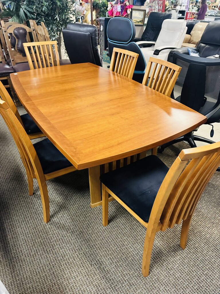 Skovby Extendable Table+ 8 Kirseberg Chairs
