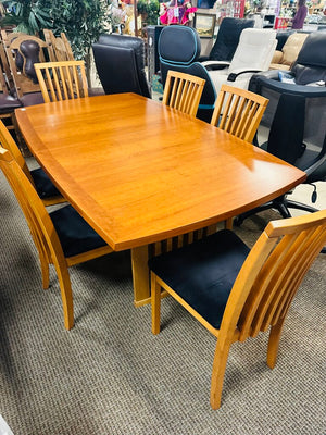 Skovby Extendable Table+ 8 Kirseberg Chairs