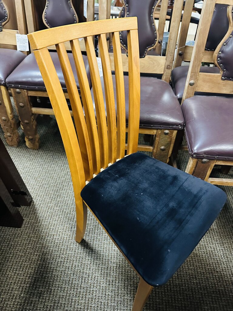Skovby Extendable Table+ 8 Kirseberg Chairs