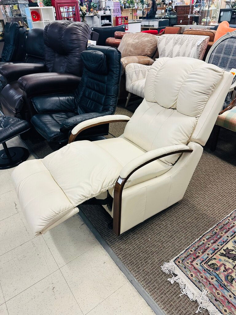 La-Z-Boy Harbor Town Power Recliner MSRP $1350