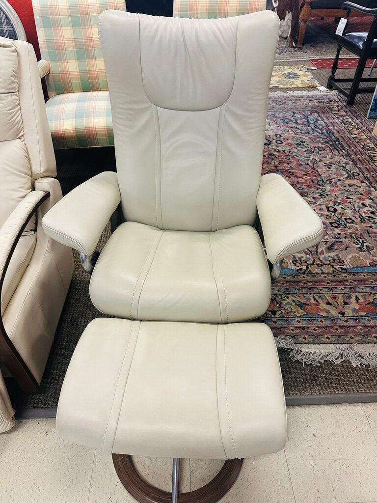 Stressless Ekornes Chair With Ottoman MSRP $2200