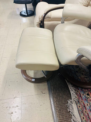 Stressless Ekornes Chair With Ottoman MSRP $2200