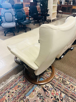 Stressless Ekornes Chair With Ottoman MSRP $2200