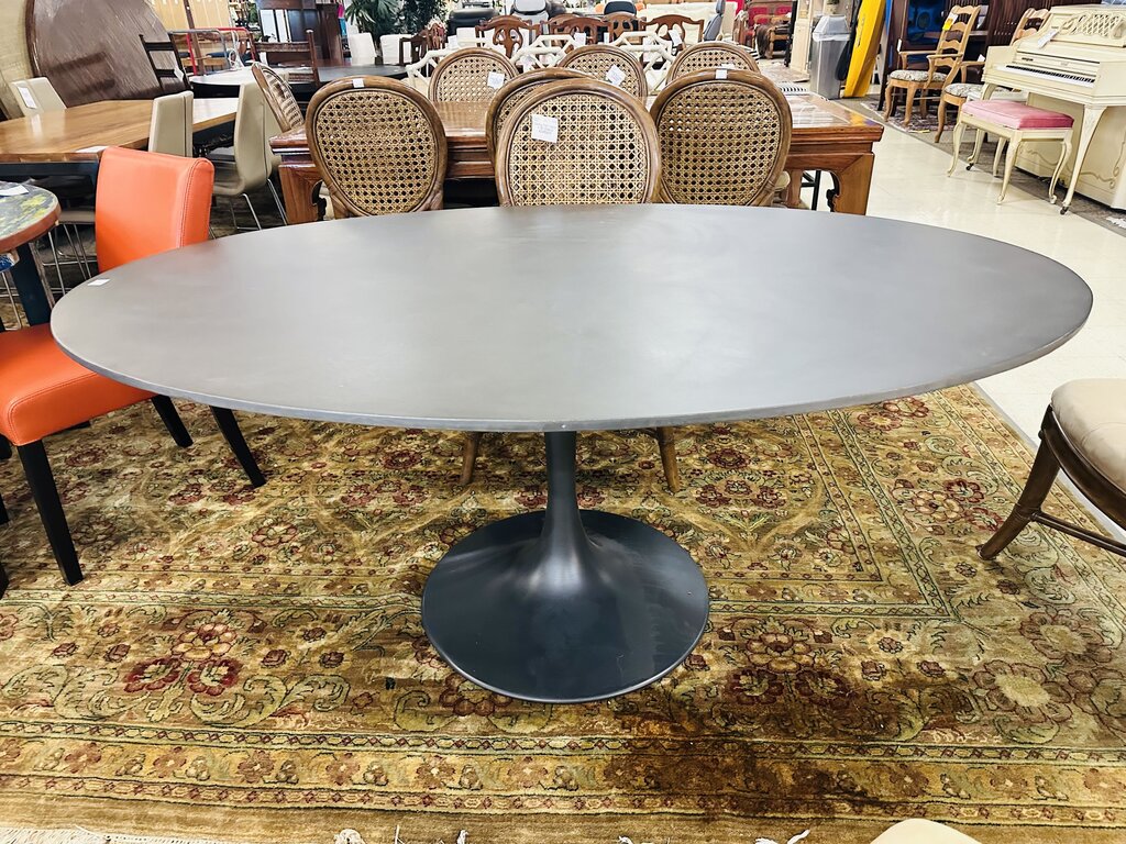 William Sonoma Oval Tulip Dining Table 70x46