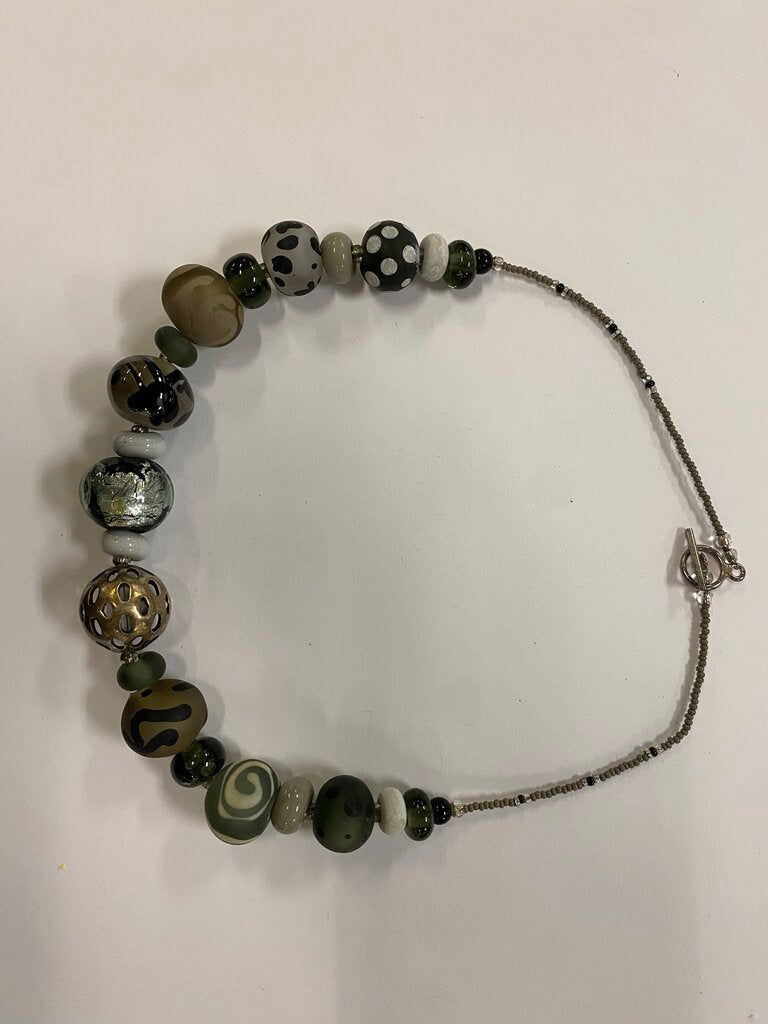 Mixed Material Beaded Wire Necklace
