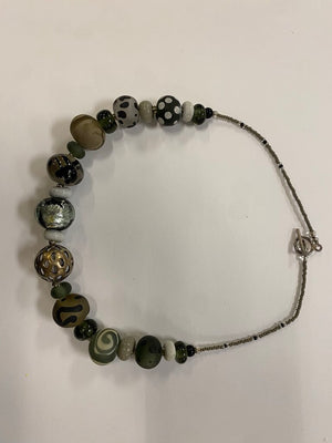 Mixed Material Beaded Wire Necklace