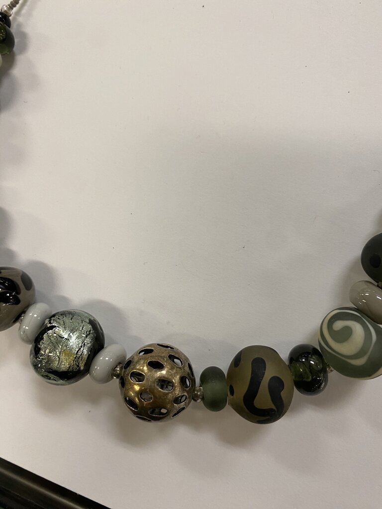 Mixed Material Beaded Wire Necklace