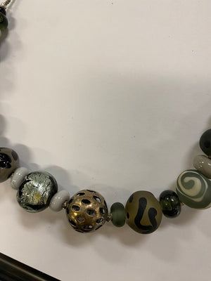 Mixed Material Beaded Wire Necklace