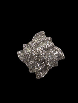 Ring 18k White Gold Ornate Diamond