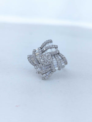 Ring 18k White Gold Ornate Diamond