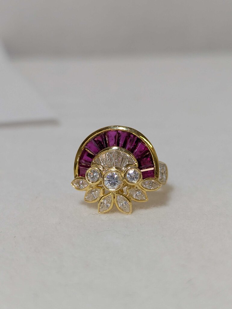 Diamond & Ruby Ring 18k Yellow Gold (apple shape)