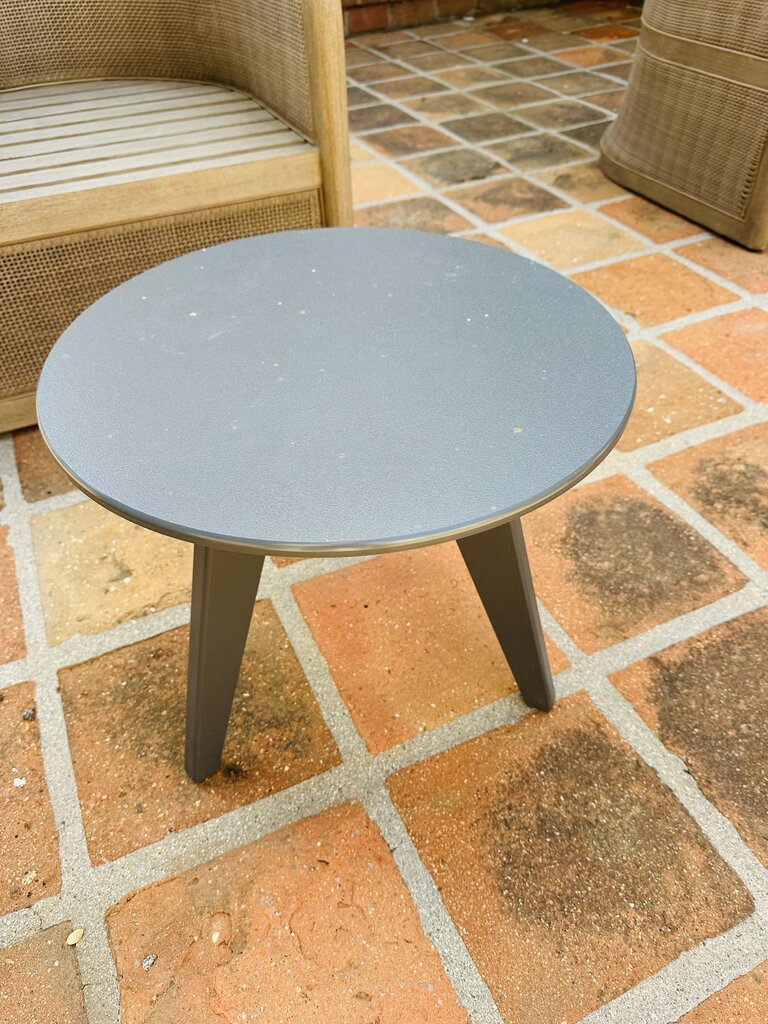 Loll Designs 18" Round Patio Table