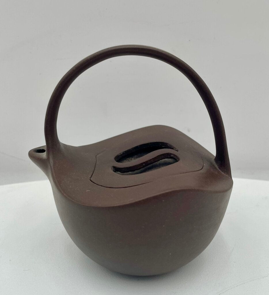 Chinese R&G Yixing Brown Terracotta Lidded Teapot Stamped Bottom