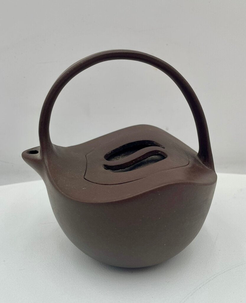 Chinese R&G Yixing Brown Terracotta Lidded Teapot Stamped Bottom