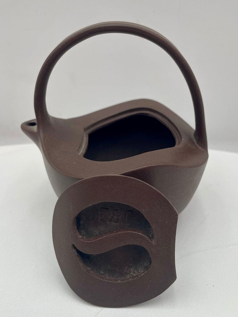 Chinese R&G Yixing Brown Terracotta Lidded Teapot Stamped Bottom