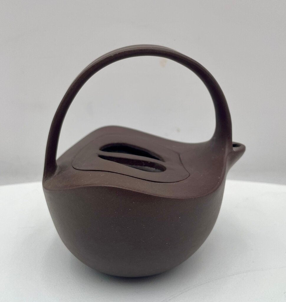 Chinese R&G Yixing Brown Terracotta Lidded Teapot Stamped Bottom