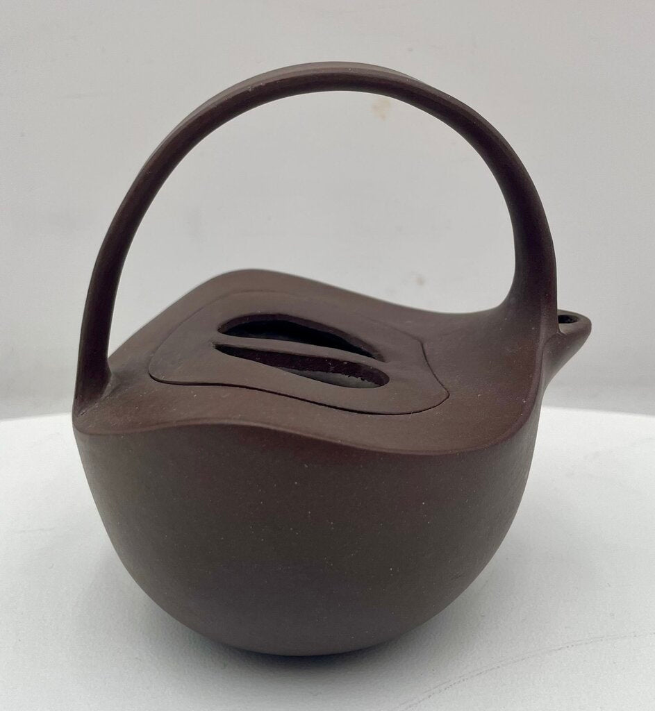 Chinese R&G Yixing Brown Terracotta Lidded Teapot Stamped Bottom