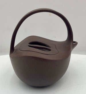 Chinese R&G Yixing Brown Terracotta Lidded Teapot Stamped Bottom