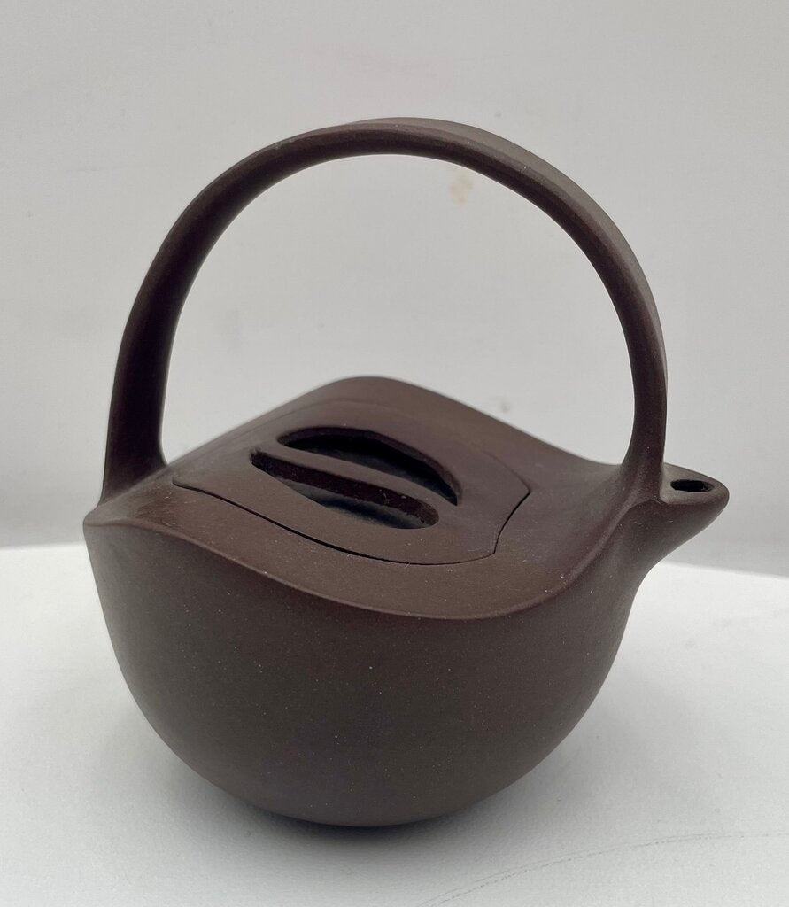 Chinese R&G Yixing Brown Terracotta Lidded Teapot Stamped Bottom