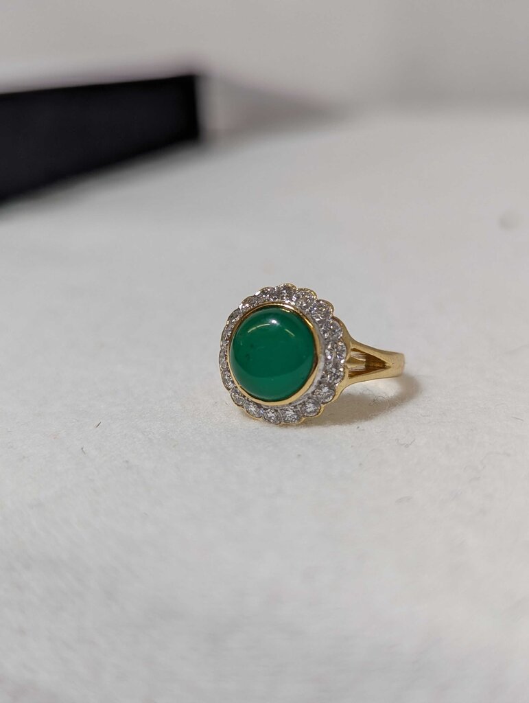 Dyed Quartzite w/ Diamonds Ring 18k Yellow Gold ( green stone )