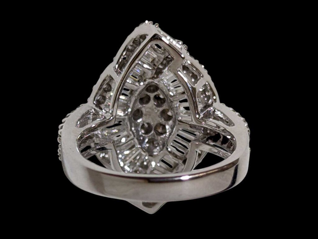 Diamond Ring 18k White Gold (smaller oval)