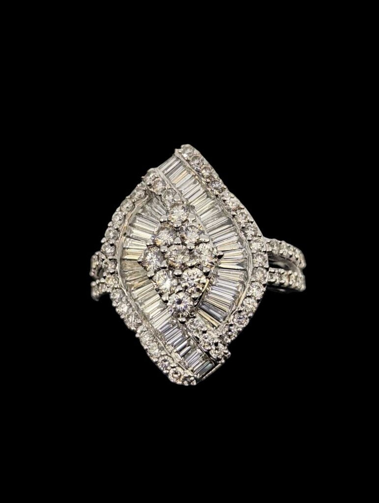 Diamond Ring 18k White Gold (smaller oval)