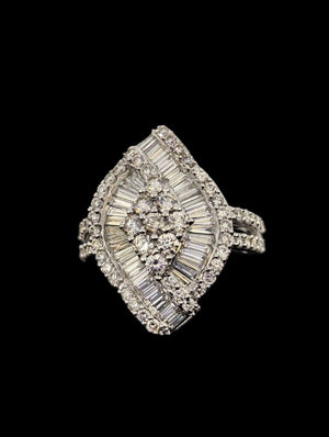 Diamond Ring 18k White Gold (smaller oval)