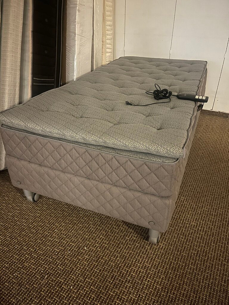 Duxiana THE DUX Axion Power Adjustable Bed + Pad