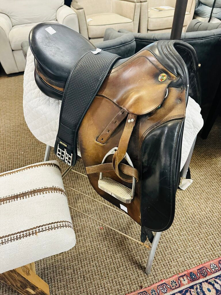 Karl Niedersuess Dressage Saddle 17" w/ Cover, Blanket, & Stand