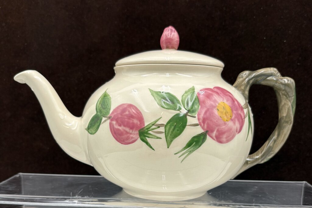 Franciscan Desert Rose England Lidded Teapot 32oz. (2 Pcs)