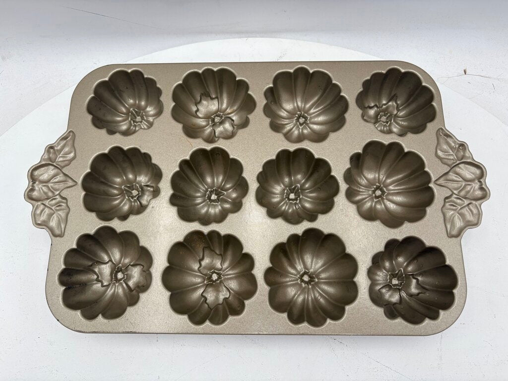 Nordic Ware Pumpkin Patch Pan 6cups/1.4Ltr