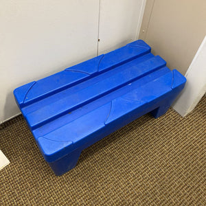 Blue Plastic Dunnage/ Duel Keg Stand