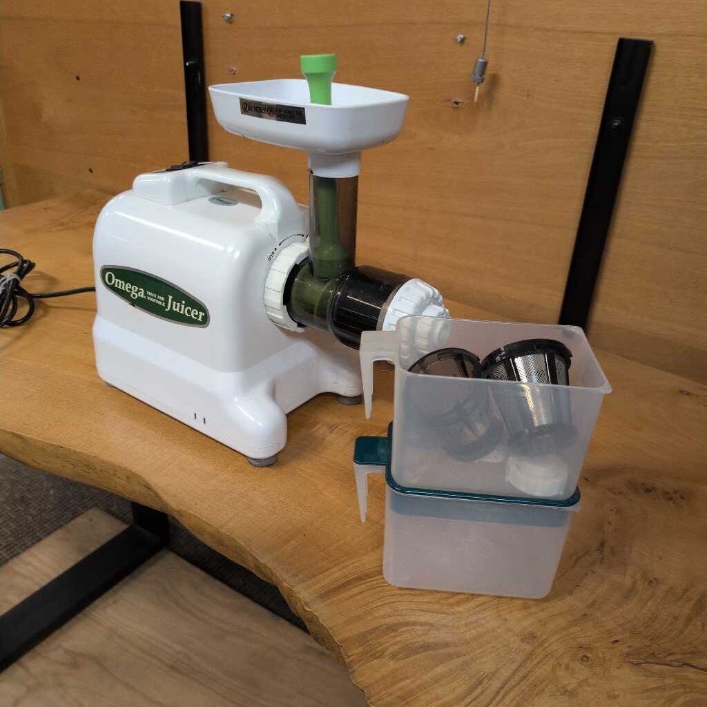 Omega Juicer w/Accessories