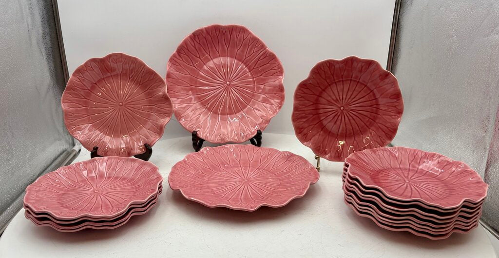 Vintage Metlox USA Rose Pink Lotus Plate Set (16Pcs)
