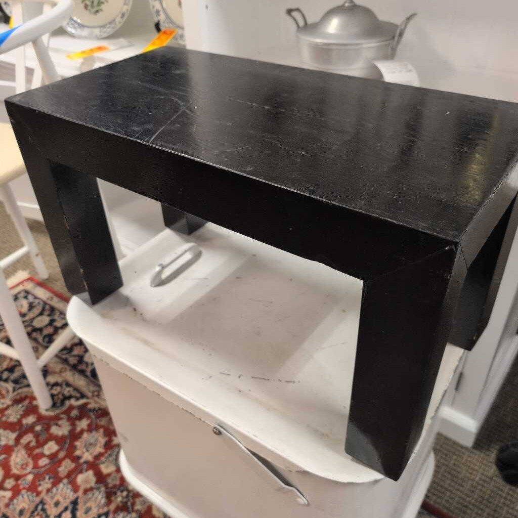 Black Stool 22x12x11 Inches Used Furniture Miss Daisys Consignment Auction House