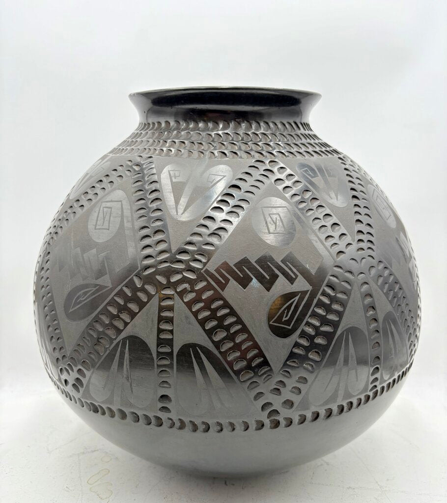 Casa Grande Gloria Hernandez Black Pottery Vessel 12.5"