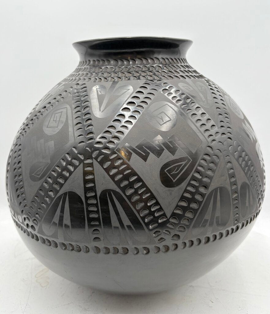 Casa Grande Gloria Hernandez Black Pottery Vessel 12.5"