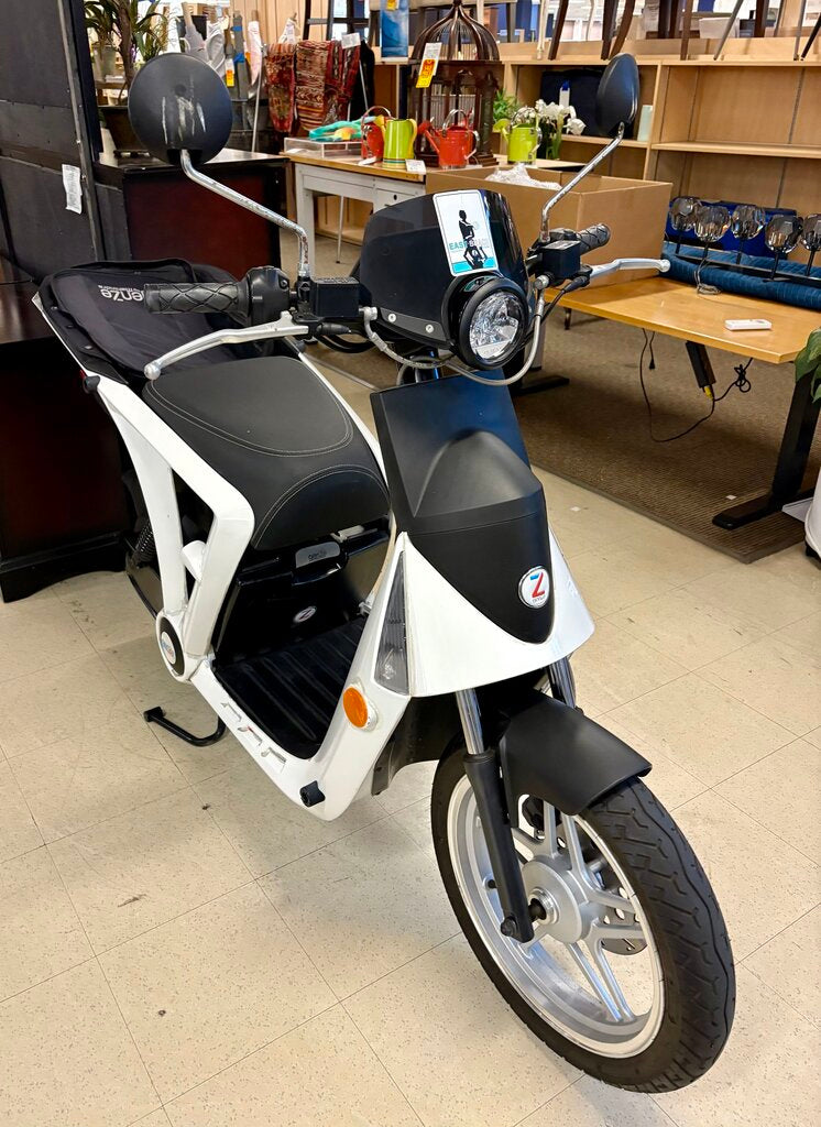 GenZe 2.0 White Electric Scooter w/ Removeable Lithium Battery (Used Only 1390 Mi)
