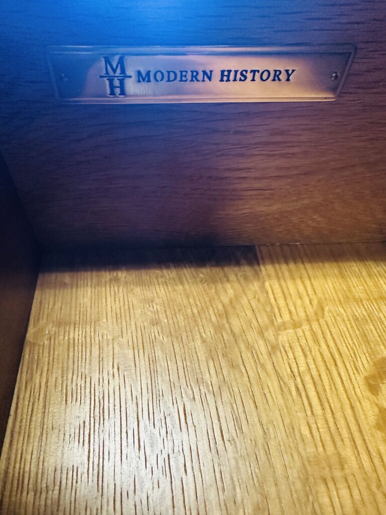Modern History Chest Of Drawers 22x38x30