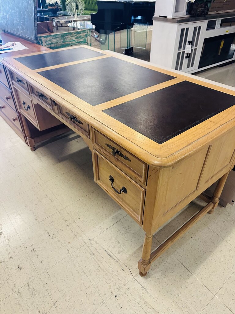 Hekman Leather Top Desk 28x58x30