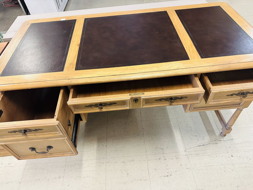 Hekman Leather Top Desk 28x58x30