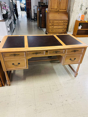 Hekman Leather Top Desk 28x58x30