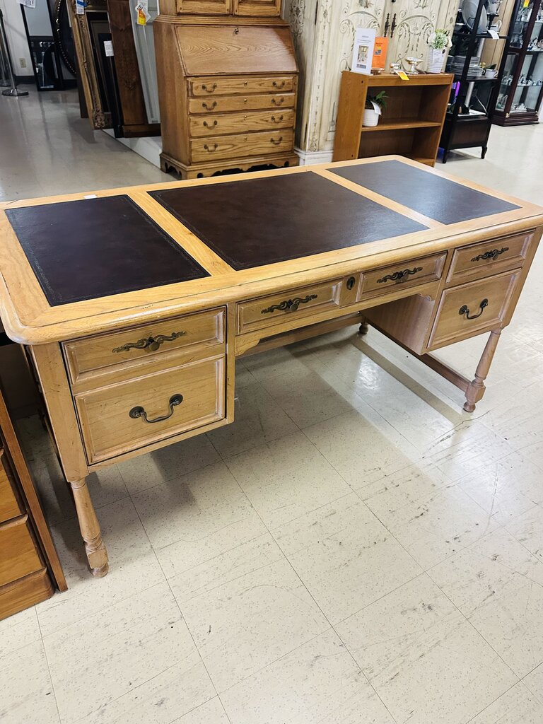 Hekman Leather Top Desk 28x58x30