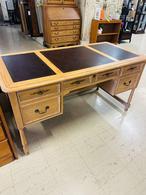 Hekman Leather Top Desk 28x58x30