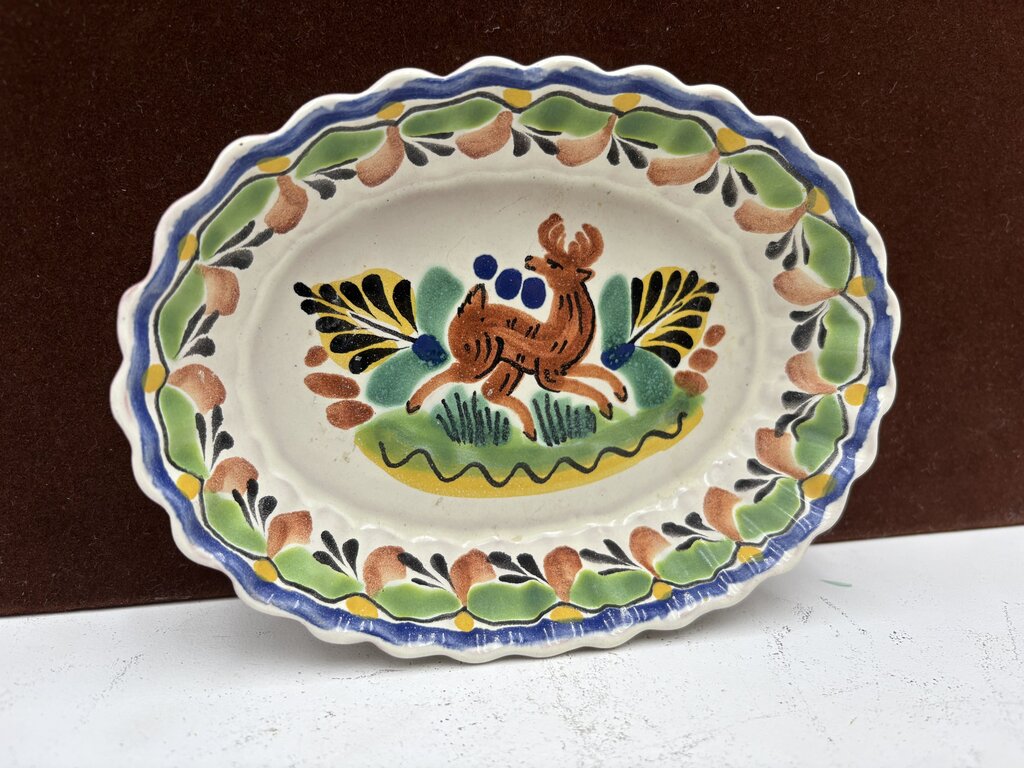 Gorky Gonzalez Mexican Talavera Majolica Leaping Deer Oval Scalloped Edge Dish 7"